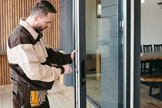 Welland-screen-door-repair